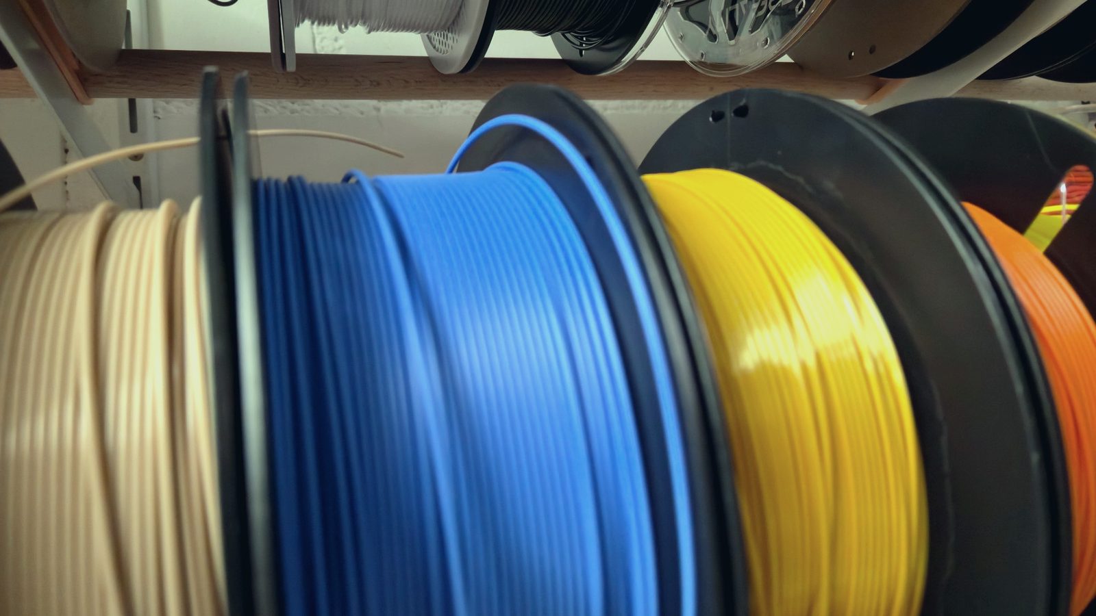 Mein Filamentlager mit PLA, PETG, TPU und ABS in vielen Farben